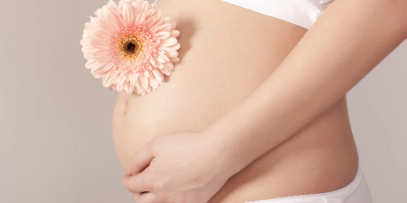 Pregnant woman Sanatatea dentara in sarcina Sanatatea dentara in sarcina, mituri sau realitate