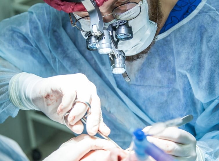 Cand ai nevoie de un chirurg in stomatologie? chirurg dentar cabinet stomatologic bucuresti