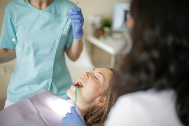 Cât rezistă un implant dentar? Cât rezistă un implant dentar?
